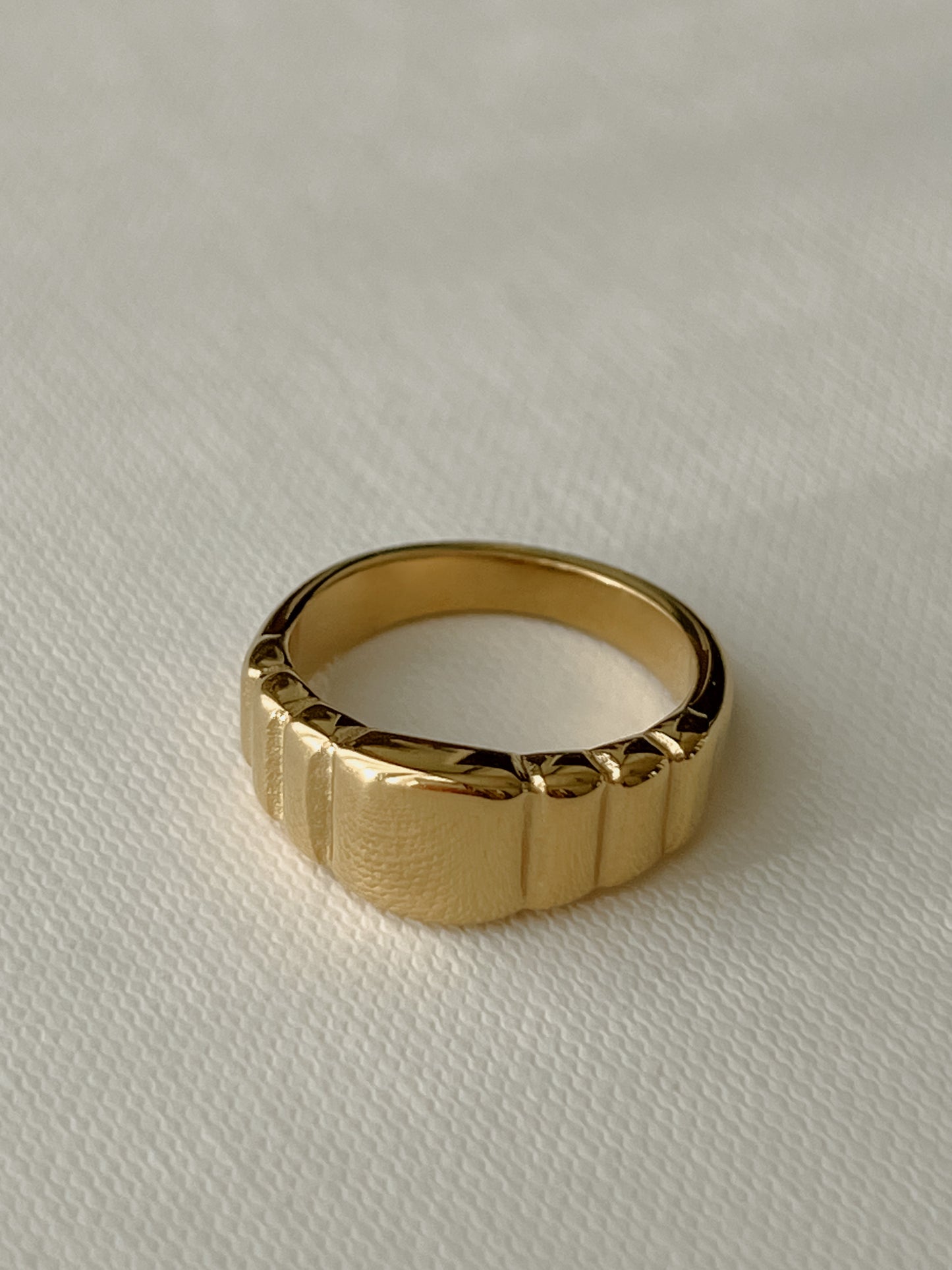 Elle Ring