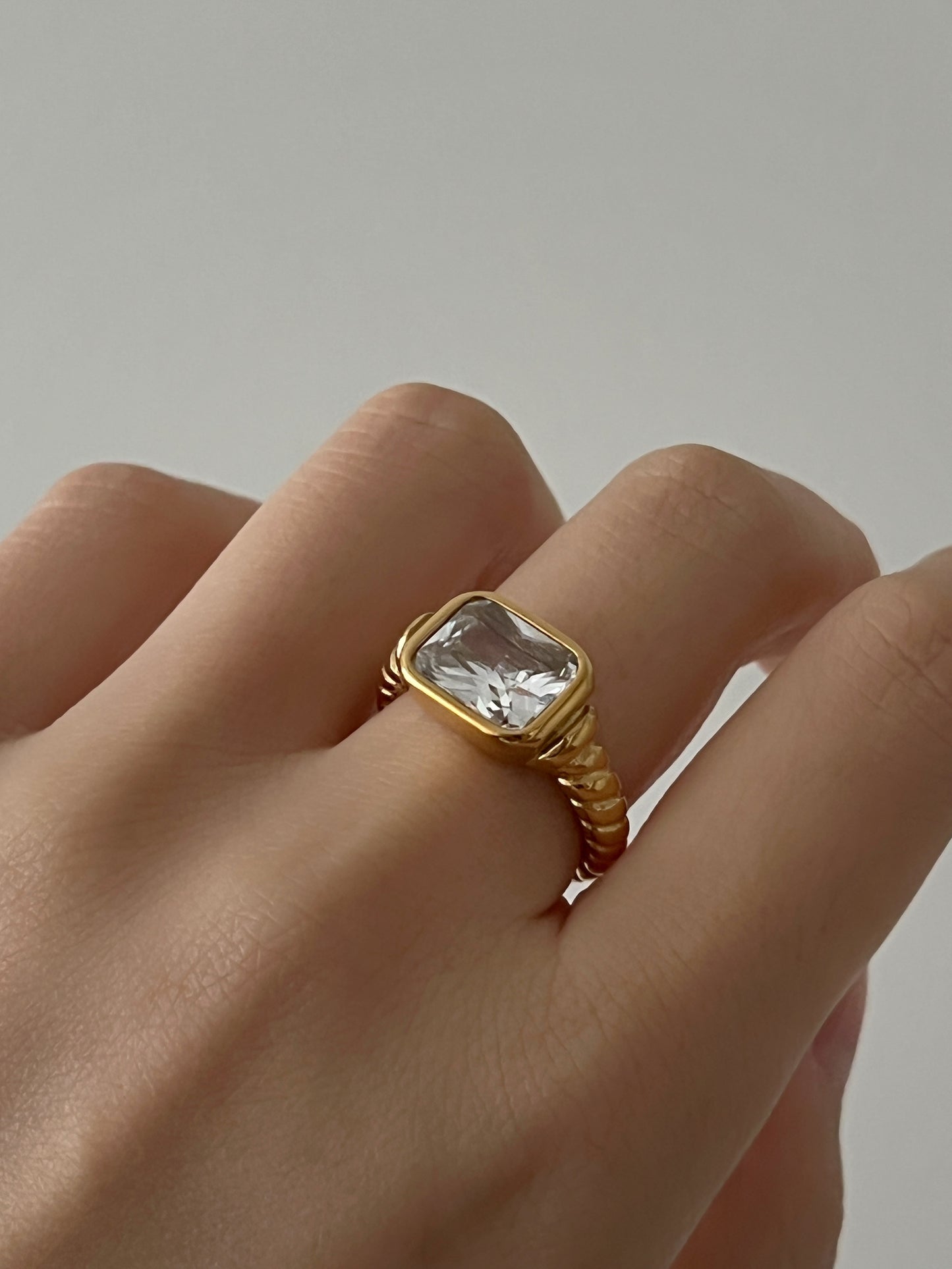 Lyra Ring - White