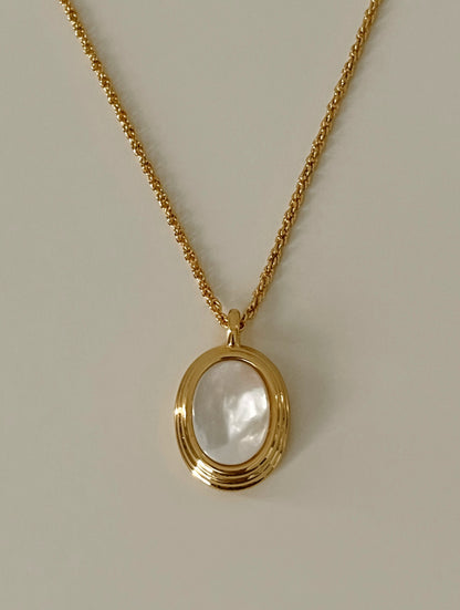 Ava Necklace - Mother of Pearl